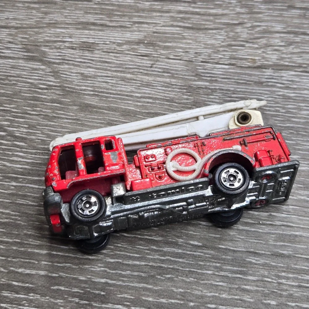 Vintage Tomica No. 3 Isuzu Squrt Fire Engine Firetruck Diecast Car Japan 1975